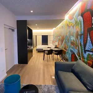 Blackhome I Contactless Check-in Aparthotel